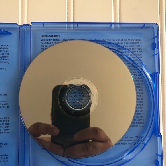 Ark: Survival Evolved (Sony PlayStation 4, 2017) - Picture 4 of 4